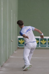 561818 